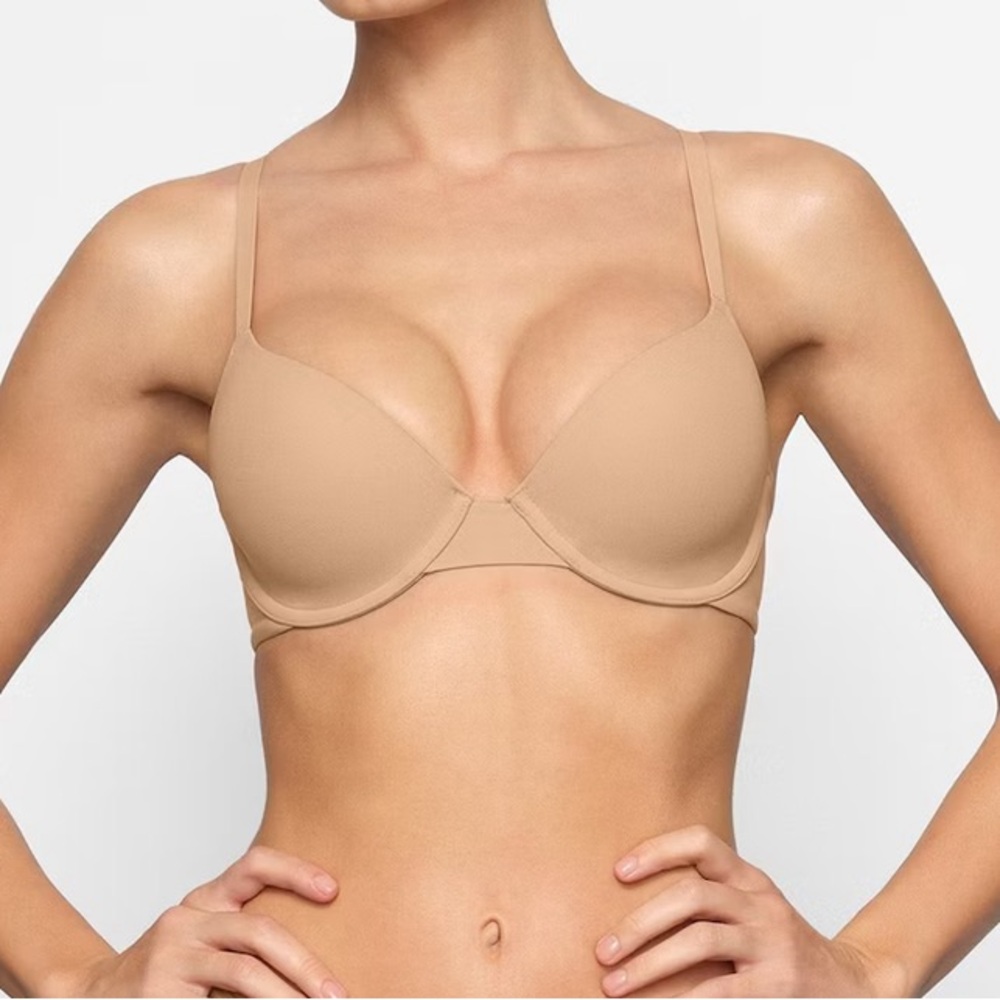 NWT Skims Fits Everybody T-Shirt Bra